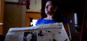 Zoila V&aacute;squez, madre de Ruth, conserva recortes de peri&oacute;dicos en los que se registra el femicidio de su hija y la sentencia a su asesino.