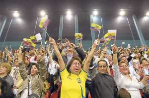 Madres ecuatorianas se reunieron con el presidente Correa cuando estuvo en G&eacute;nova. Foto: Francisco Ipanaqu&eacute;│El Tel&eacute;grafo