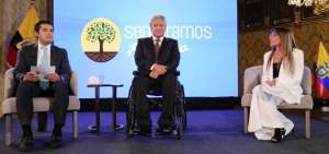 El presidente Len&iacute;n Moreno, junto con el ministro Richard Mart&iacute;nez,destacaron los resultados de la renegociaci&oacute;n de la deuda externa. 