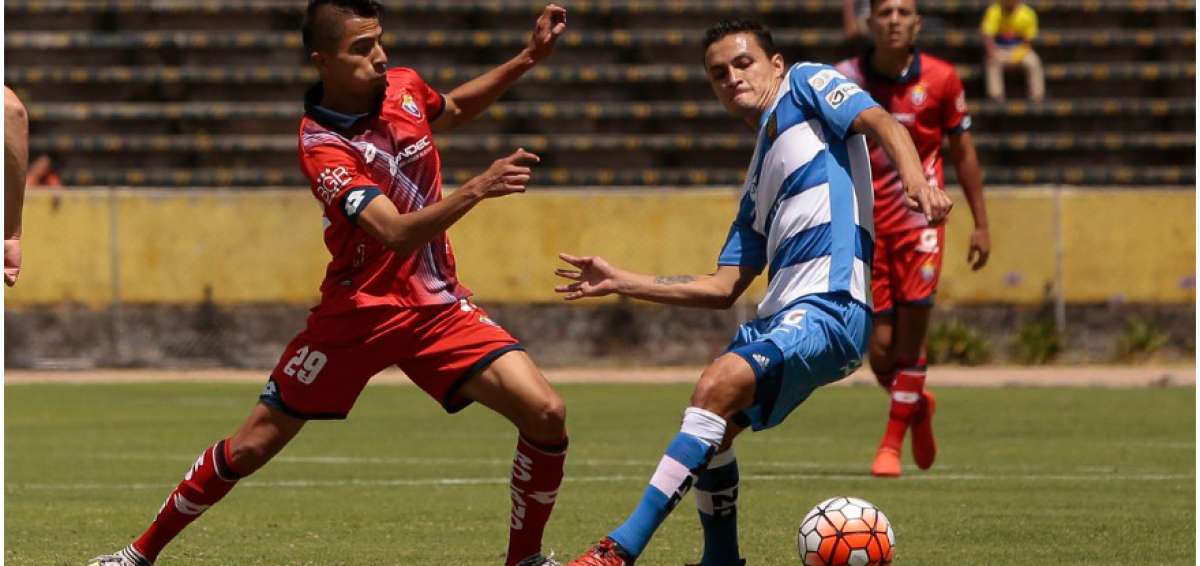 Los jugadores del equipo &lsquo;morlaco&rsquo; utilizaron su uniforme alterno (celeste y blanco) debido a la similitud de sus colores con los del conjunto de El Nacional.