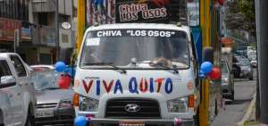 Comida t&iacute;pica y chivas encienden las Fiestas de Quito