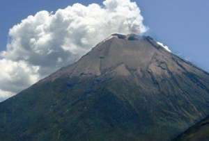 El volcán Reventador registró una caída de ceniza.