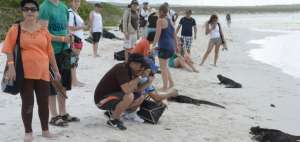 Turismo en Gal&aacute;pagos se recupera tras ca&iacute;da del sector por terremoto