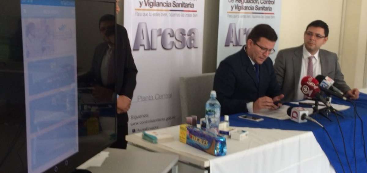 Autoridades de Arcsa hicieron una demostraci&oacute;n del uso del dispositivo en rueda de prensa. 