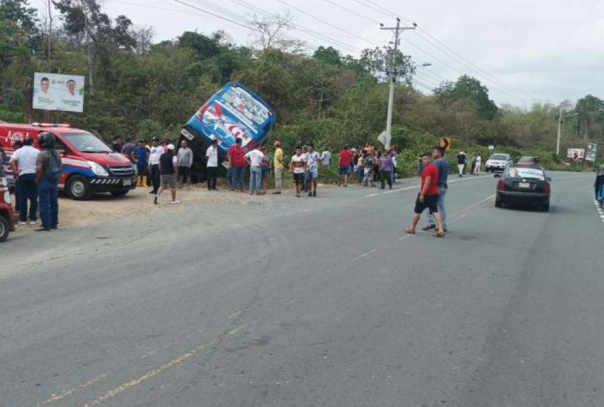 Un accidente en Paján, Manabí, dejó 14 personas heridas.