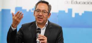 Augusto Espinosa, ministro de Educaci&oacute;n