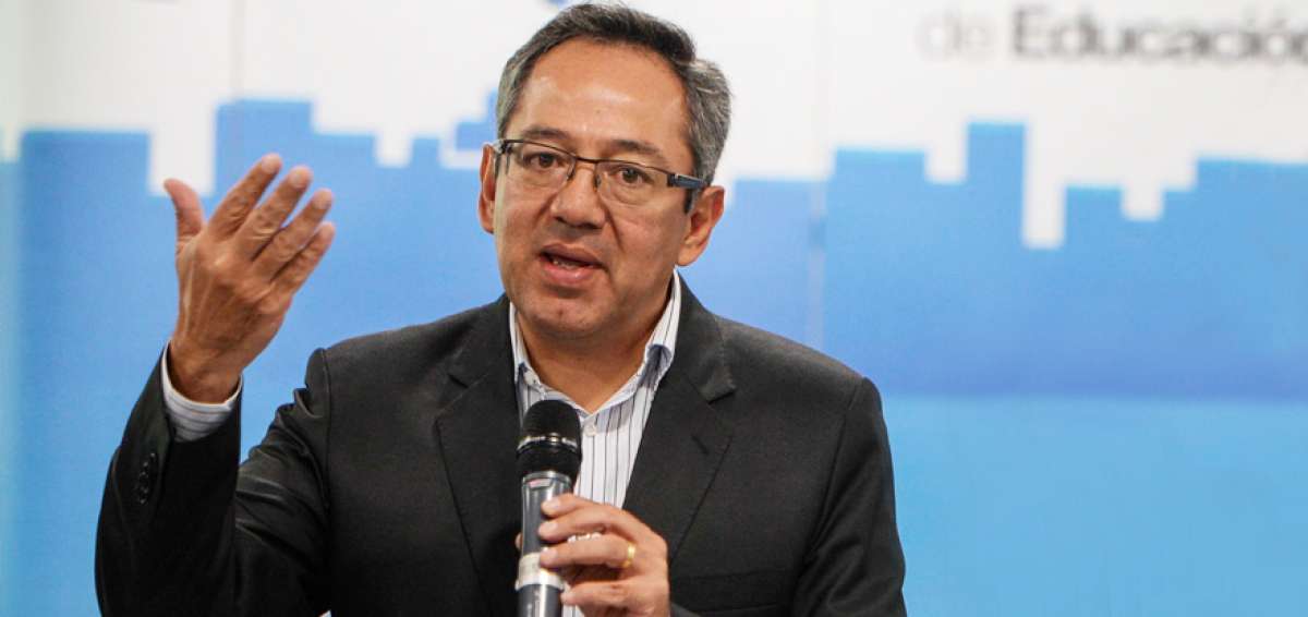 Augusto Espinosa, ministro de Educaci&oacute;n