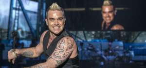 El cantante brit&aacute;nico Robbie Williams se unir&aacute; al resto de estrellas que cantar&aacute;n este domingo. 