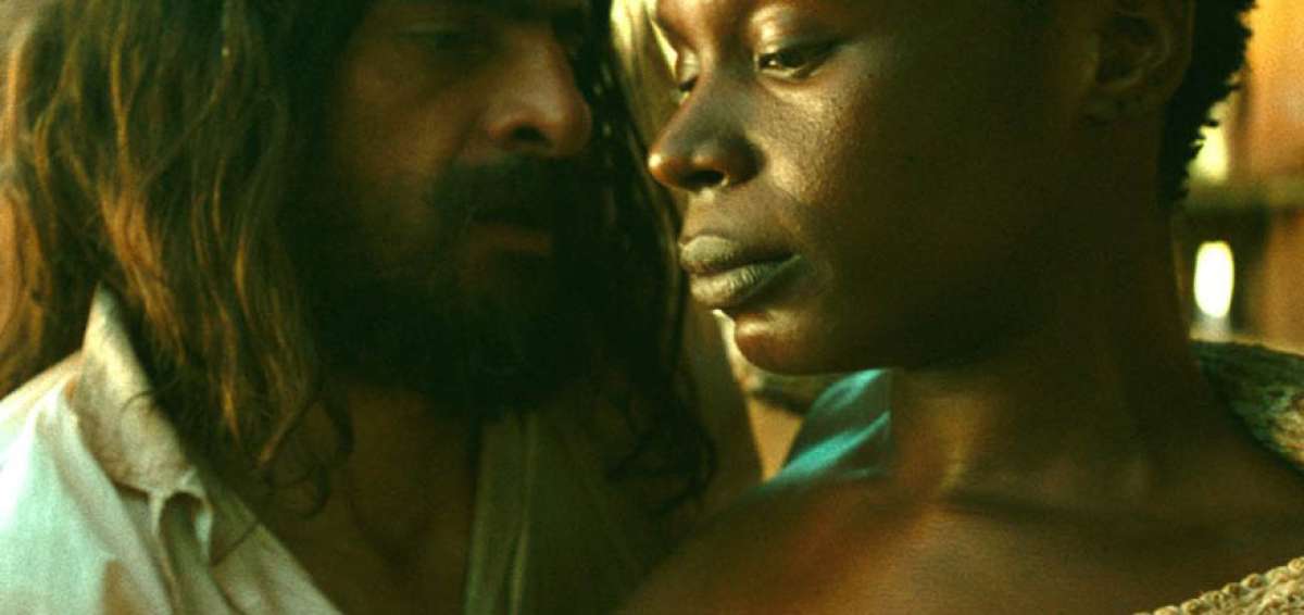 En una de las escenas de la pel&iacute;cula, la coprotagonista del filme le cort&oacute; el cabello a Machado con un cuchillo.