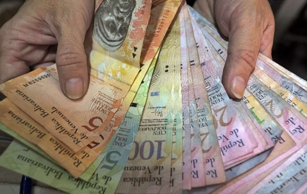La tasa de 6,30 bol&iacute;vares por d&oacute;lar s&oacute;lo se mantendr&aacute; para el sector de alimentos y medicinas. Foto: AFP