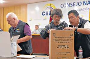 La Junta Electoral de Pichincha dispuso 15 mesas para el recuento de votos de las actas que presentan inconsistencia num&eacute;rica y firmas incompletas. Foto: Marco Salgado 