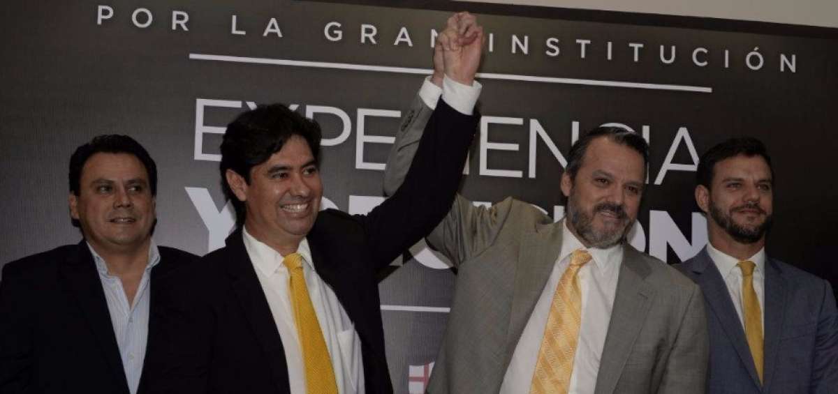 Luis Noboa (der.) durante el lanzamiento de su candidatura para la presidencia de Barcelona, en 2015. Lo acompa&ntilde;&oacute; Juli&aacute;n Garc&iacute;a, quien fue su binomio.