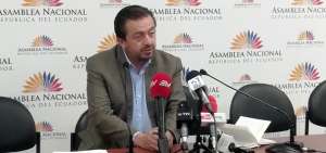 Fabricio Villamar critic&oacute; a Fernando Flores al considerar que la propuesta de su coideario va en contra de la lucha contra la corrupci&oacute;n.