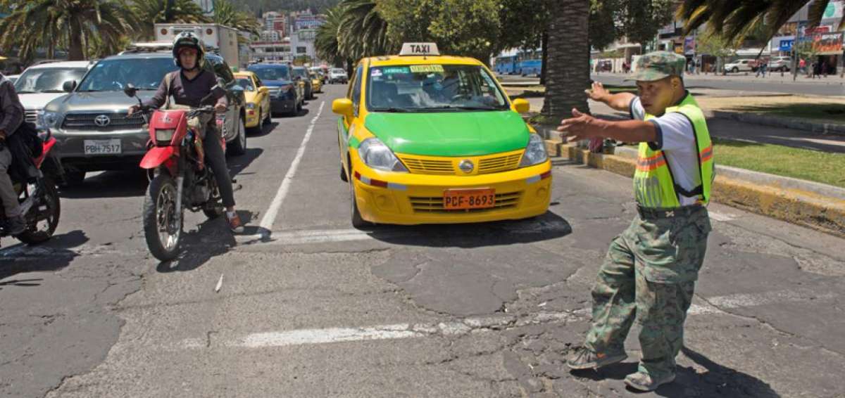 En esta esquina de Quito no hace falta sem&aacute;foro