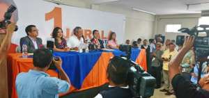 Jimmy Jairala, prefecto del Guayas, ofreci&oacute; una rueda de prensa en la que anunci&oacute; el respaldo de Centro Democr&aacute;tico a Len&iacute;n Moreno.