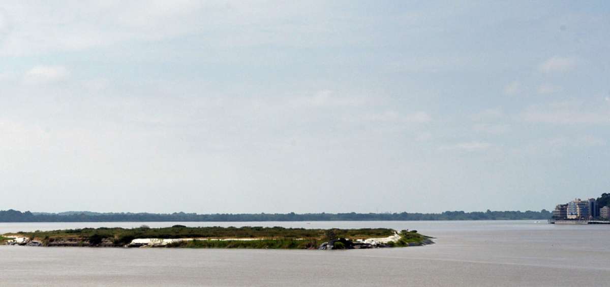 El islote El Palmar fue sometido a una consolidaci&oacute;n con la instalaci&oacute;n de geotubos rellenos de sedimento.        