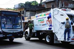 Los nuevos camiones recolectores de basura trabajaron desde ayer en Dur&aacute;n. Foto: Miguel Castro.