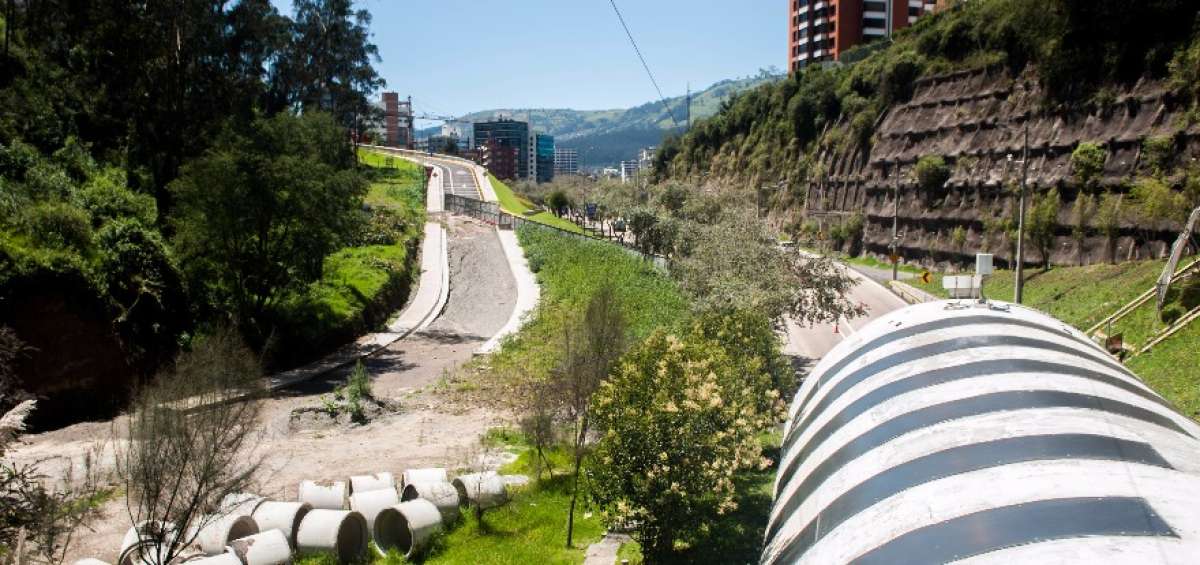 La extensi&oacute;n de la calle Baussingault, todav&iacute;a en marcha, constituye la primera fase del proyecto Soluci&oacute;n Vial Guayasam&iacute;n que busca concretar la Alcald&iacute;a.
