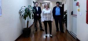 Desde la izquierda: Patricia Rameix, junto al ahora fallecido Pedro Granda (derecha), guitarrista y fundador del grupo capitalino Quimera.  