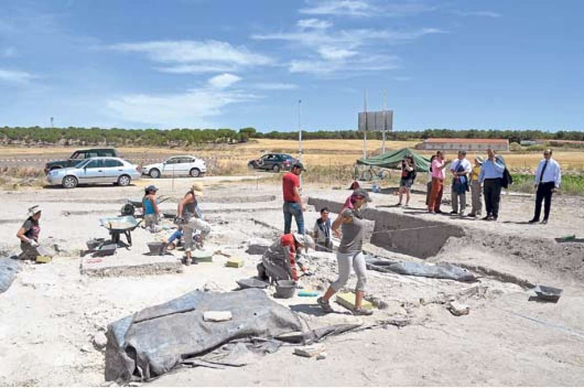 Las labores de excavaci&oacute;n del yacimiento Las Pizarras inician temprano. Los trabajos est&aacute;n bajo la direcci&oacute;n de la arque&oacute;loga Olivia Reyes Hernando. Foto: Cortes&iacute;a