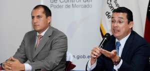 Eduardo Esparza (izq.) y Santiago V&aacute;squez (der.) informaron sobre los procedimientos que se realizar&aacute;n a prop&oacute;sito del caso detectado.