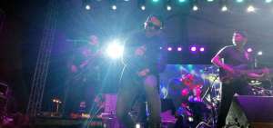 Danny Gal&aacute;n junto con su banda Mr. Monkey durante una presentaci&oacute;n en Cuenca. Su nuevo tema se llama &lsquo;Realidad&rsquo;.