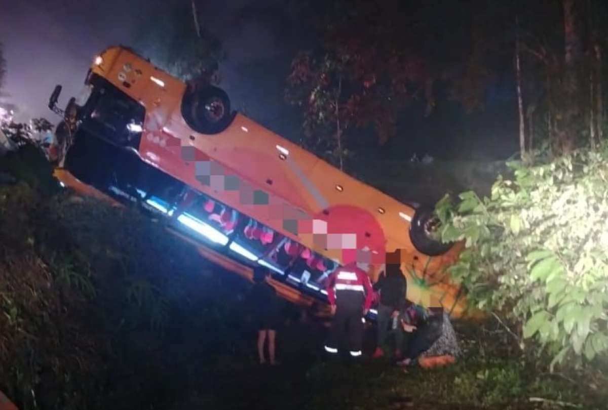Una persona falleció tras el volcamiento de un bus en Pedro Vicente Maldonado