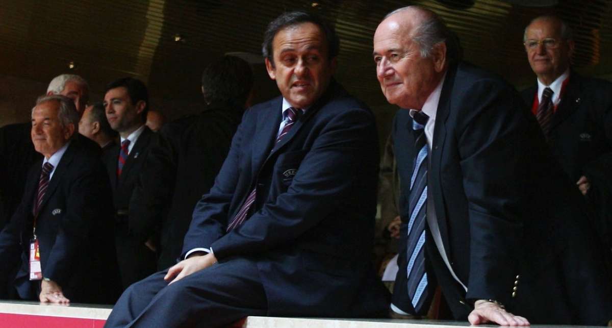Joseph Blatter y Michel Platini son suspendidos por 90 d&iacute;as