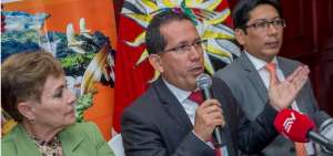 El prefecto de Santo Domingo de los Ts&aacute;chilas, Geovanny Ben&iacute;tez, durante la rueda de prensa.