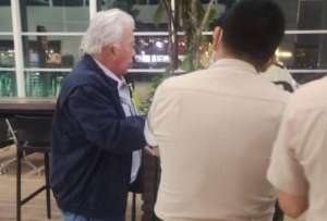 Danilo Carrera en el aeropuerto de Guayaquil.