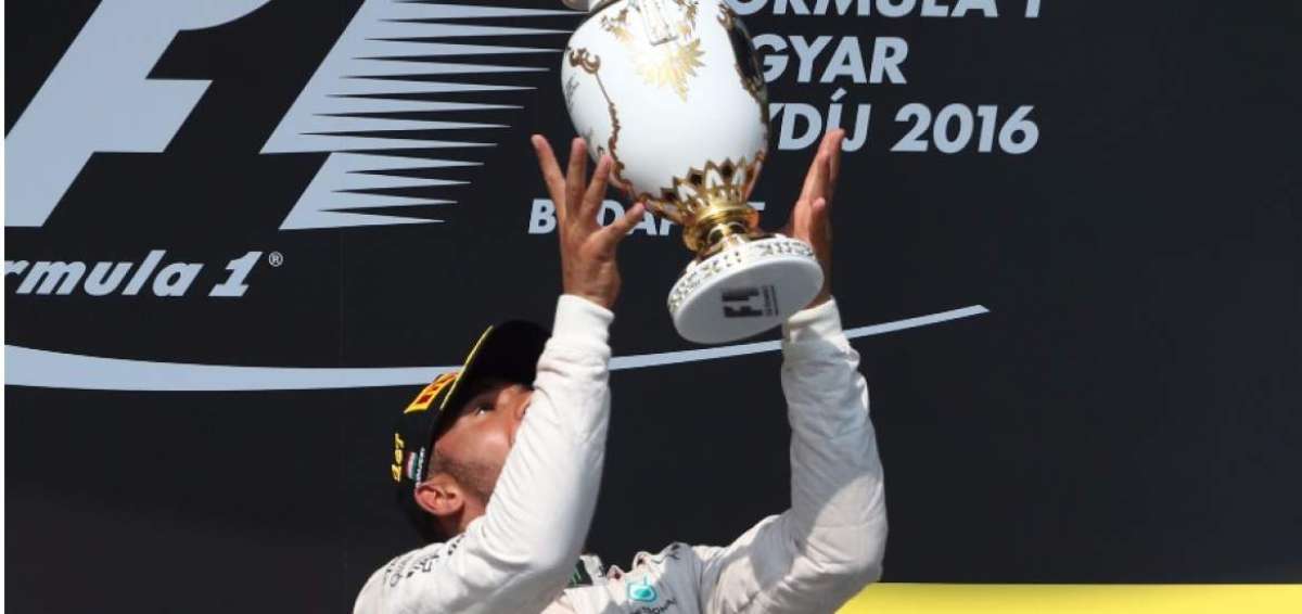 Es la tercera victoria seguida de la temporada para Hamilton y su quinta en total. 