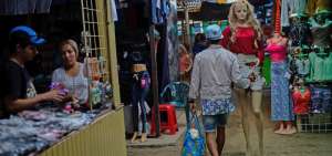 Los comerciantes de Tarqui pronto estar&aacute;n agrupados a un costado de la v&iacute;a La Cultura. Agosto es el mes en que ser&aacute;n reubicados en el sitio.