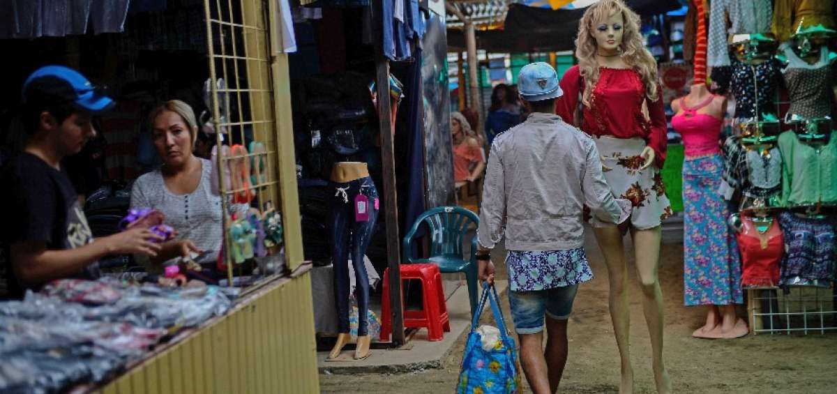 Los comerciantes de Tarqui pronto estar&aacute;n agrupados a un costado de la v&iacute;a La Cultura. Agosto es el mes en que ser&aacute;n reubicados en el sitio.