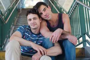 James Franco y Zachary Quinto se besan ante las c&aacute;maras