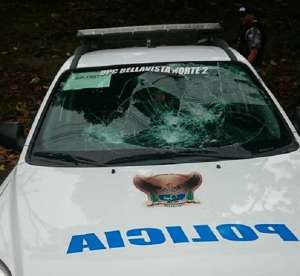 Un patrullero de la polic&iacute;a result&oacute; afectado. Foto: Cortes&iacute;a 