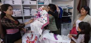 La moda ind&iacute;gena florece en Ecuador