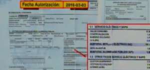 Durante el Enlace Ciudadano 515, desde Zumbahua, el mandatario mostr&oacute; una planilla con los valores cobrados en exceso.