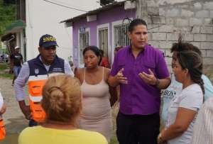 Las Secretaría de Gestión de Riesgos ha recorrido las zonas afectadas por el temblor en Esmeraldas.