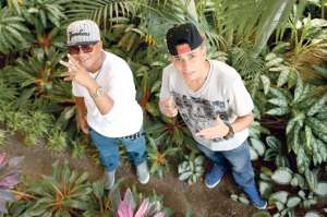 El d&uacute;o lo forman Iv&aacute;n Trivi&ntilde;o, &lsquo;Erivan&rsquo; (i) y John Greenwood, &lsquo;Jerry&rsquo;). Se conocieron cuando eran parte del grupo Brown City.