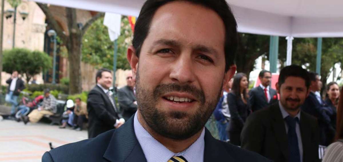 Matr&iacute;cula en l&iacute;nea disminuye las largas colas