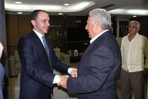 Hussein (i) se reunir&aacute; con otros presidentes de asociaciones y federaciones de Sudam&eacute;rica. Foto: tomada de @Jennifer_VPita