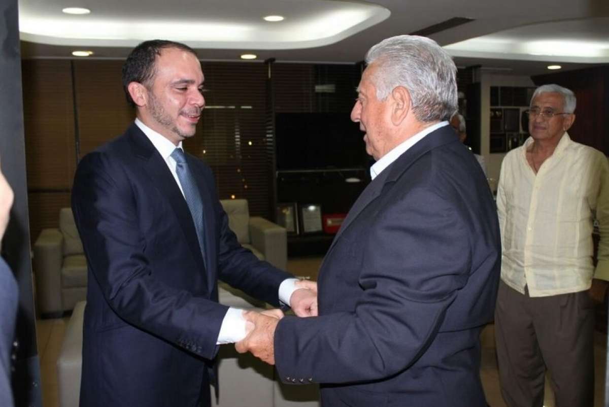 Hussein (i) se reunir&aacute; con otros presidentes de asociaciones y federaciones de Sudam&eacute;rica. Foto: tomada de @Jennifer_VPita