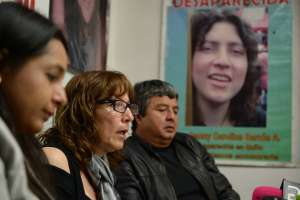 Alix Adila, madre de Carolina Garz&oacute;n (centro), se&ntilde;al&oacute; que a&uacute;n guarda esperanzas de reencontrarse con su hija. Foto: Santiago Aguirre / El Tel&eacute;grafo 