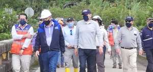 Autoridades hicieron un recorrido para inspeccionar los trabajos en las riberas del r&iacute;o Coca.  