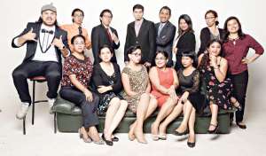 Gustavo Rennella (izq.) dirige la obra. Con &eacute;l act&uacute;an Marvin Flores, Ronny Mero, Alejandro Salazar, Leonidas Moreira, Soraya Pincay, Karla Dom&iacute;nguez, Roxana Mero, Ros&aacute;ngel Bravo, Liss V&eacute;liz, Yhusleidi Ronquillo y m&aacute;s. Cortes&iacute;a