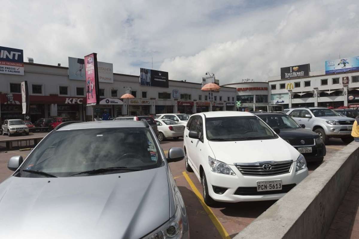 Proyecto de regulaci&oacute;n de parqueaderos es aprobada para primer debate 