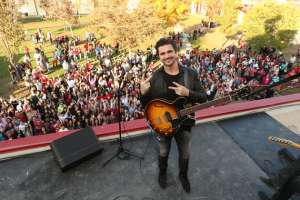 Juanes presenta el tema &lsquo;Juntos&rsquo;, de la pel&iacute;cula McFarland: Sin l&iacute;mites (VIDEO)