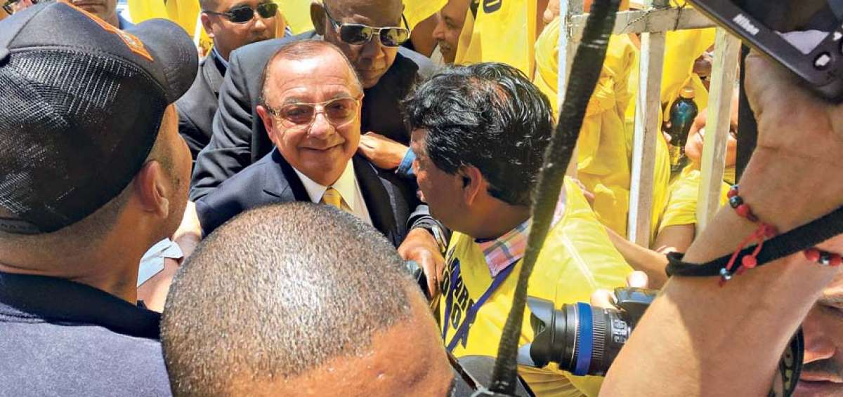 &Aacute;lvaro Noboa inscribi&oacute; este s&aacute;bado 22 de octubre su sexta candidatura a la presidencia de Ecuador. 