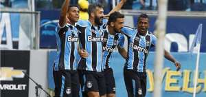 Miler Bola&ntilde;os le anot&oacute; al Corinthians