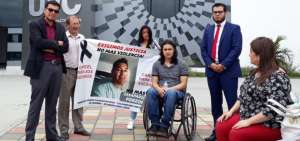 Familiares de la v&iacute;ctima acudieron a la dependencia de justicia.